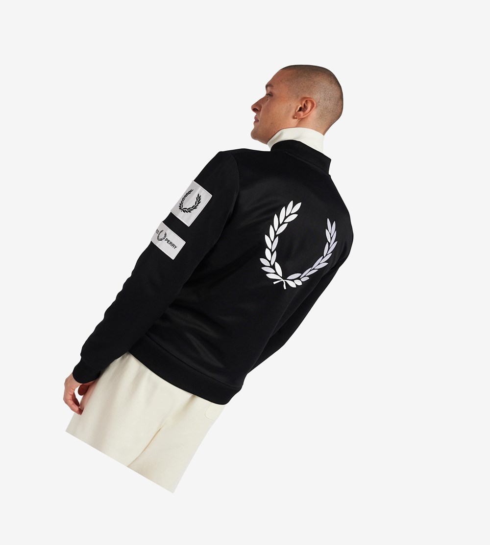 Black Fred Perry Badge Detail Men's Track Jacket | HVFNI-8397